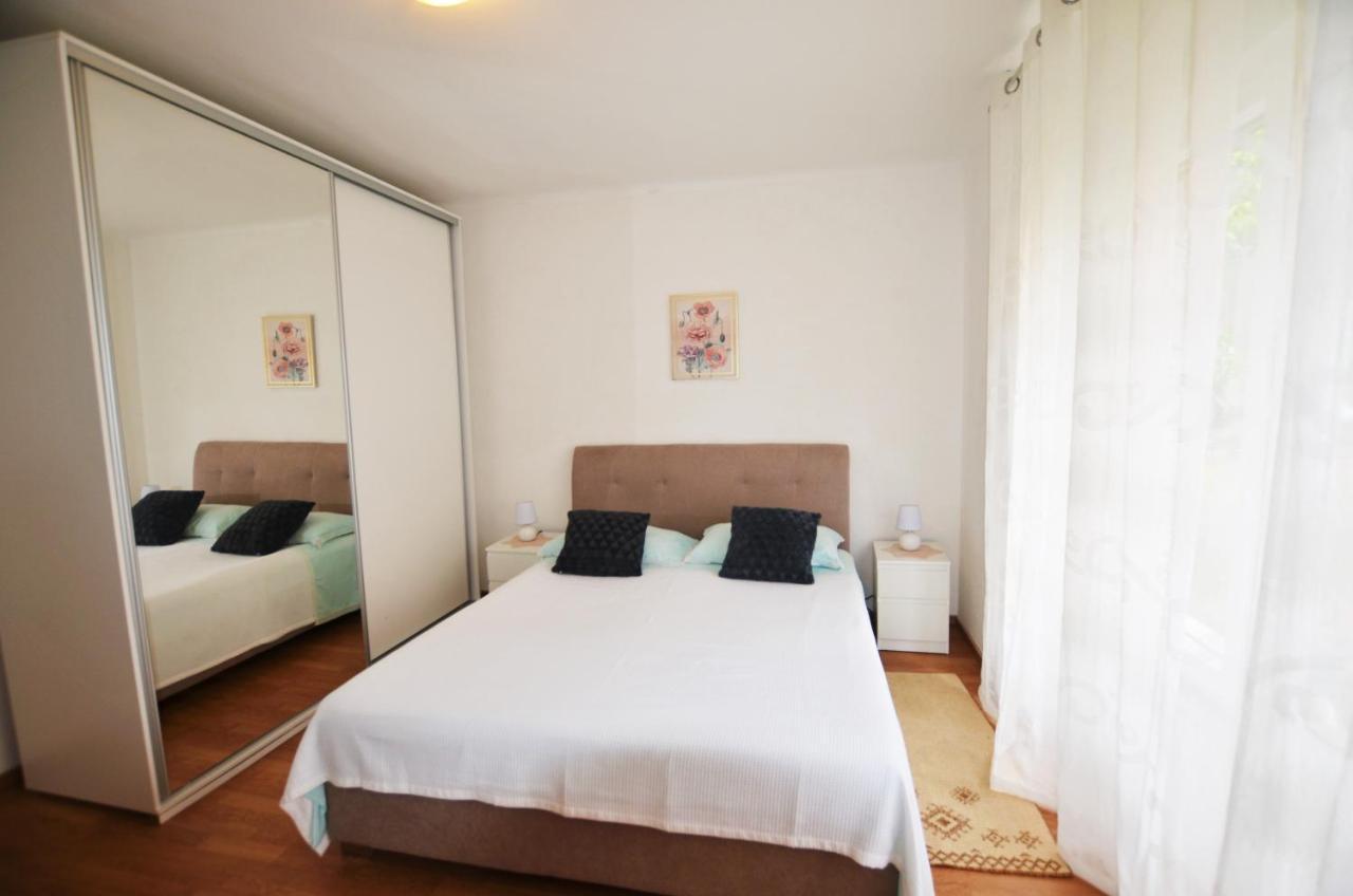 Apartment Leo Umag Eksteriør bilde