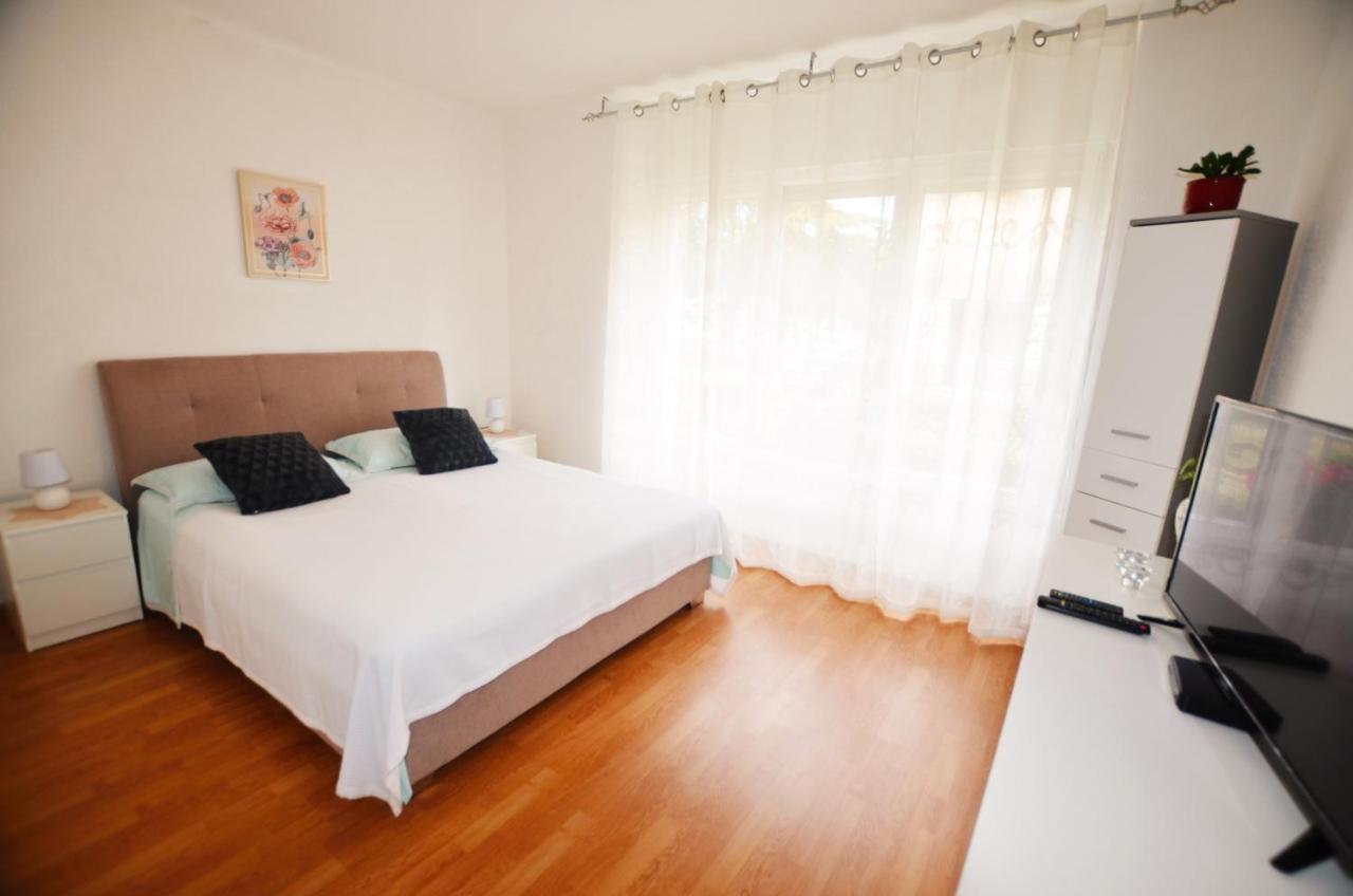 Apartment Leo Umag Eksteriør bilde